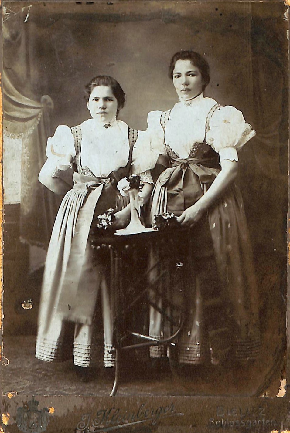 Anna i Zuzanna Mrózek c 1900